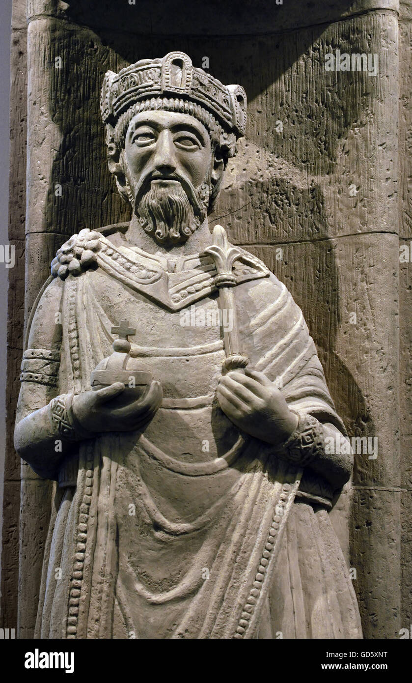 Carlo Magno Karl era a 747, il figlio del sindaco di palazzo Pipino il giovane più tardi il re dei Franchi. Karl era 768 re e 771 autocrate nell'impero frankish. 774 si stabilì in Italia come re dei Longobardi corona, sconfitto 772-792 in tre guerre le nazioni Sassoni e dividono i loro territori nel suo regno. 788 ha soggiogato duca Tassilo III. dalla Baviera. Natale 800 coronato il Papa Leone III imperatore di Roma Foto Stock