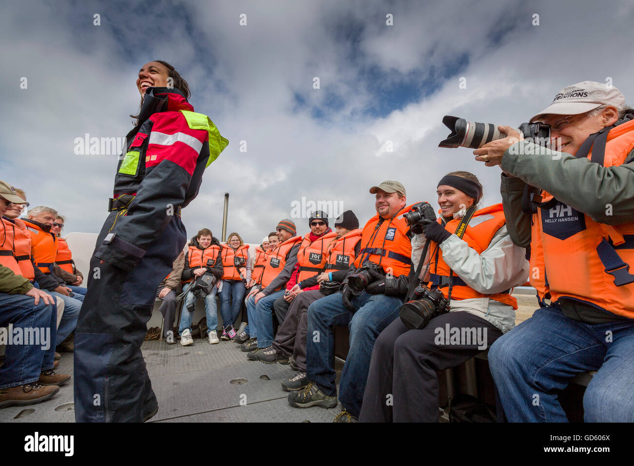 Seminario pratico sulla foto facendo una gita in barca di Jokulsarlon laguna glaciale, Breidamerkurjokull, Vatnajokull calotta di ghiaccio, Islanda Foto Stock