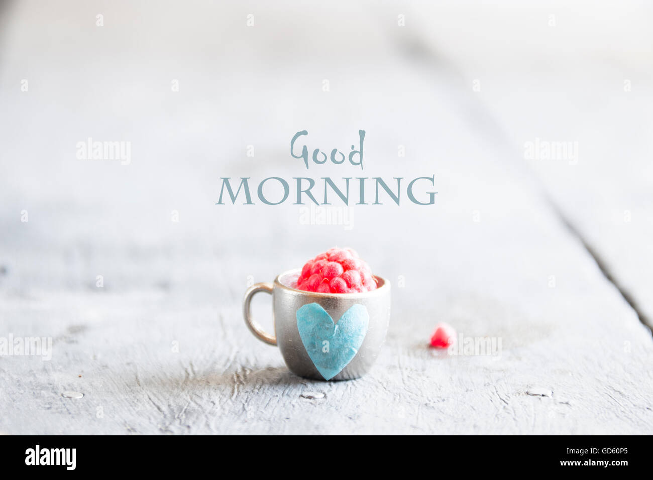 Tazza da caffè con lamponi e note di buona mattina la colazione sulle madri di giorno o Womens Foto Stock