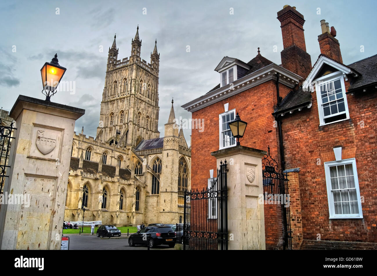 UK,Gloucestershire,Gloucester Cathedral, porta principale di accesso & Building Foto Stock