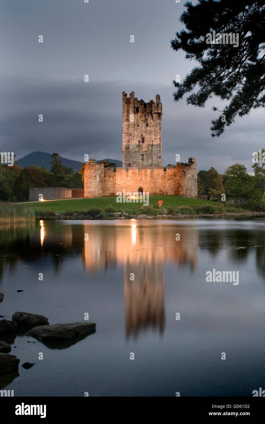 Castello di Ross, Lough Leane, Parco Nazionale di Killarney, Co Kerry, Irlanda Foto Stock