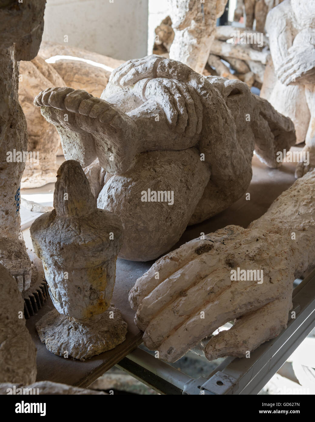 Un assortimento di sculture in Sophie ryder's studio Foto Stock