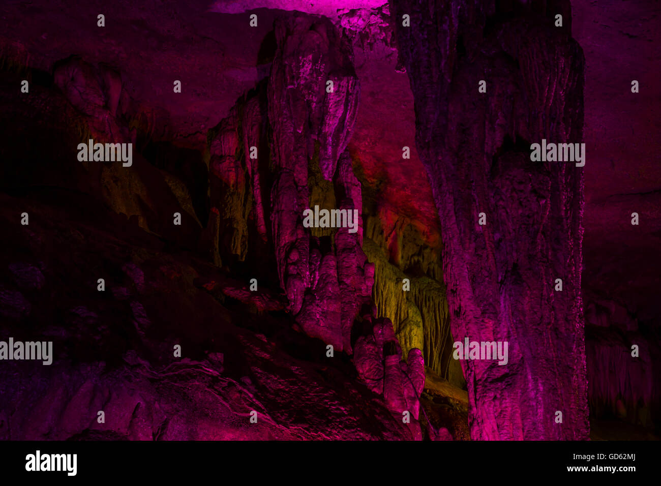 Grotte di calcare stalagmite stalattite Prometeo georgia multicolor Foto Stock