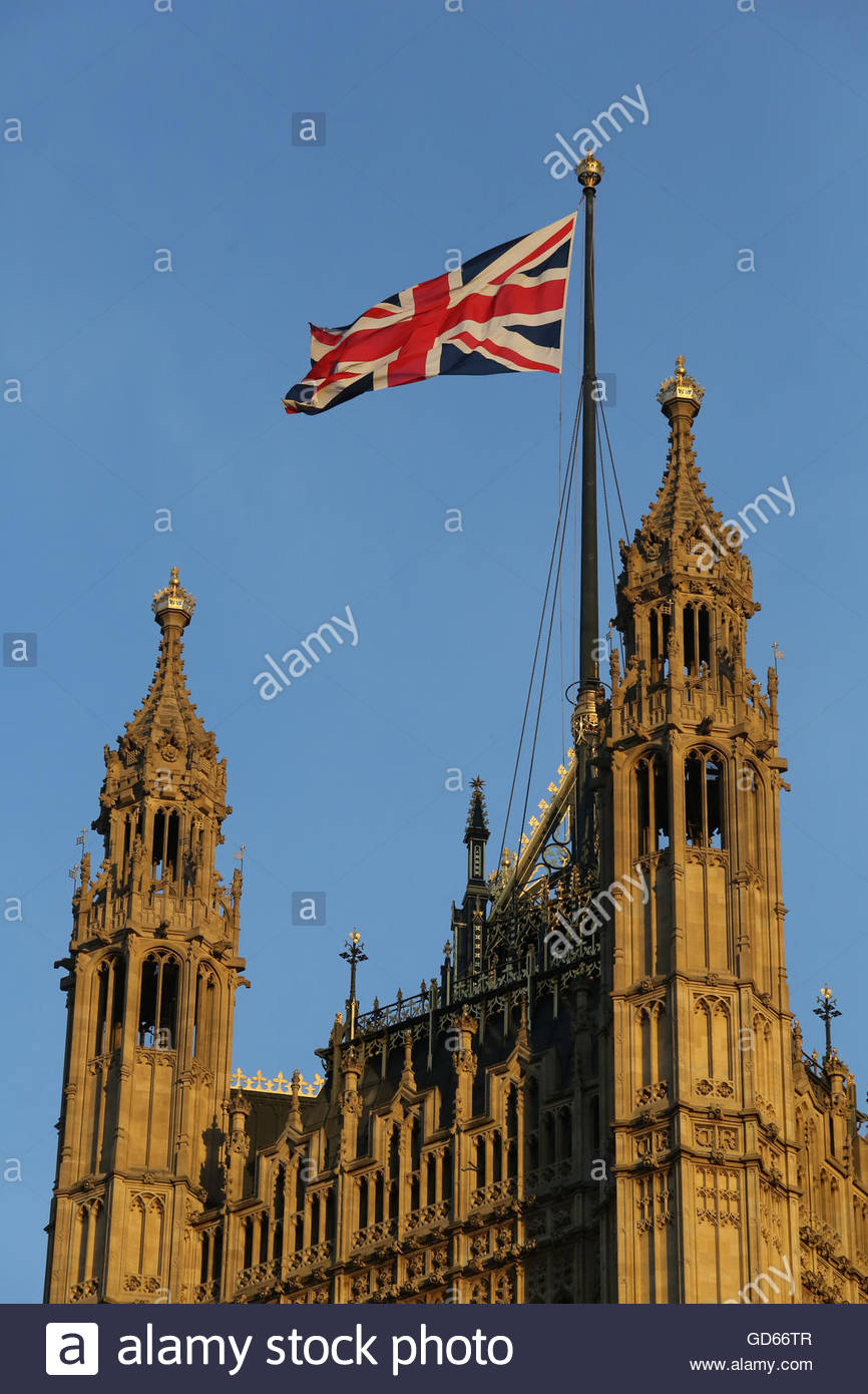 Unione Jack sorvolano Westminster la sera dopo il risultato Brexit Foto Stock