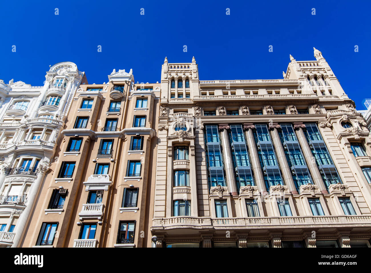 MADRID, Spagna - 16 Marzo 2016: Gran Vía è un raffinato ed esclusivo shopping street si trova nel centro di Madrid. Street è noto come t Foto Stock