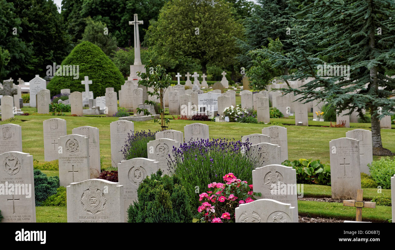 Tombe a Tidworth cimitero militare Foto Stock