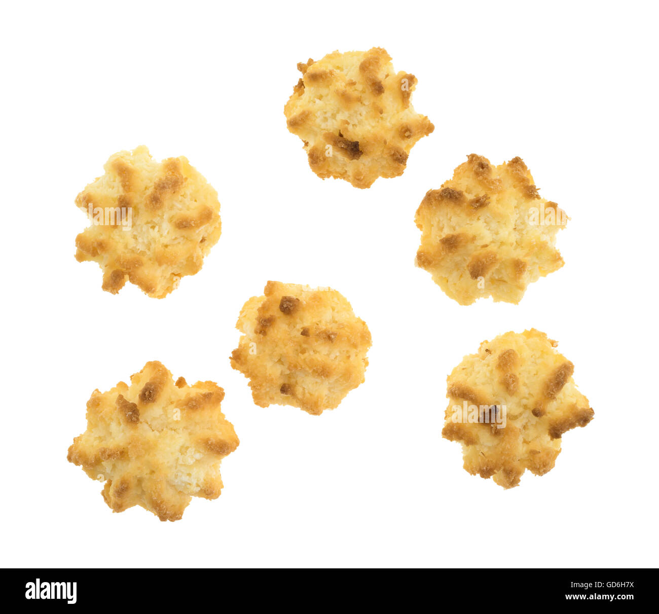 Vista superiore di cinque senza zucchero amaretti di cocco isolato su uno sfondo bianco. Foto Stock