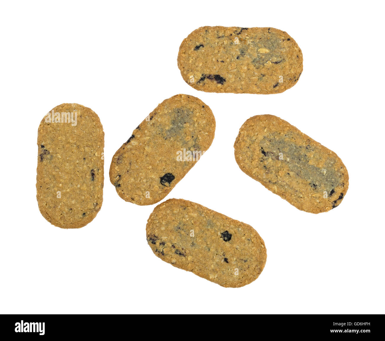 Vista dall'alto di diversi mirtillo wafer cookies isolato su uno sfondo bianco. Foto Stock