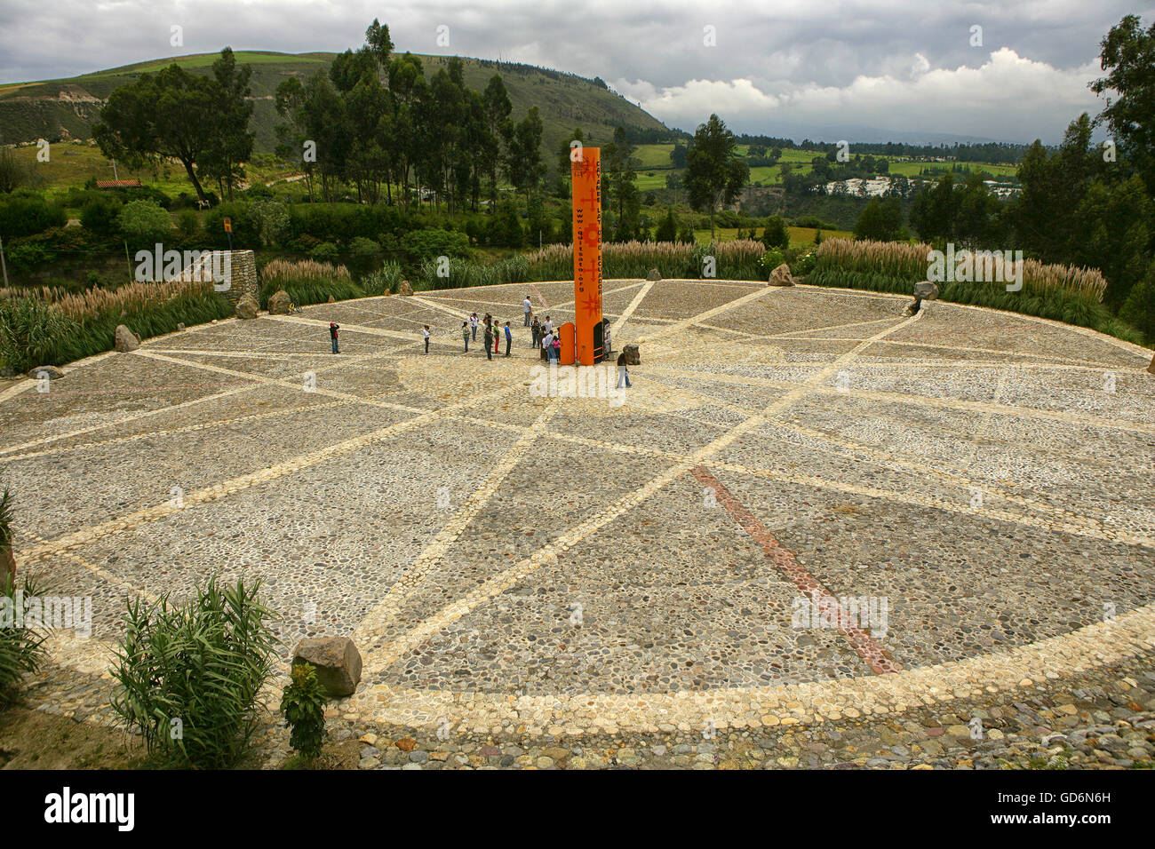 Linea dell'equatore Äquator aequator Quito Ecuador legato alle frontiere linea di confine Quito Ecuador capitale, città, fuori, SUD AMERICA Foto Stock