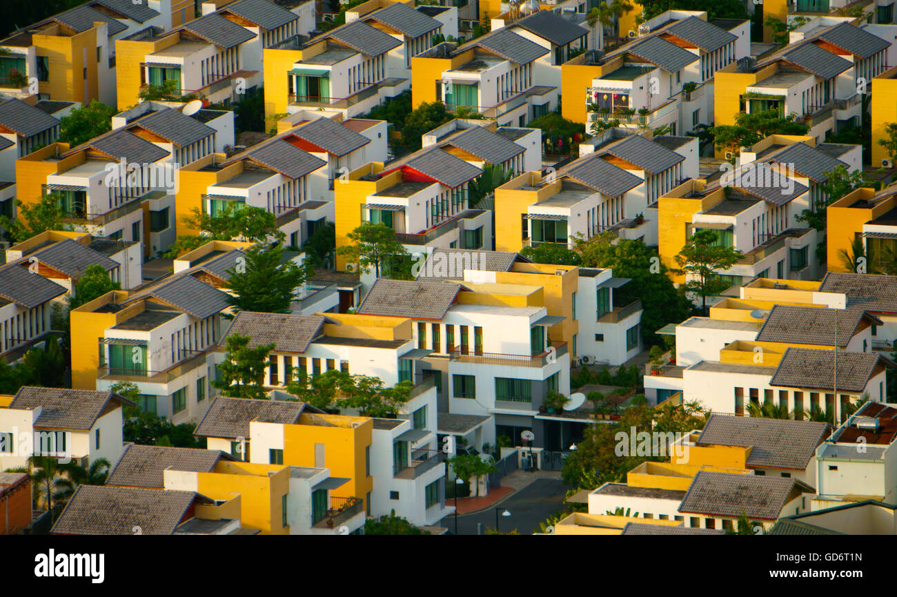 Architettura delle case nella città nuova fila di ville di casa con lo stesso design in molti linea. Sviluppo di Ho Chi Minh city, Viet Foto Stock