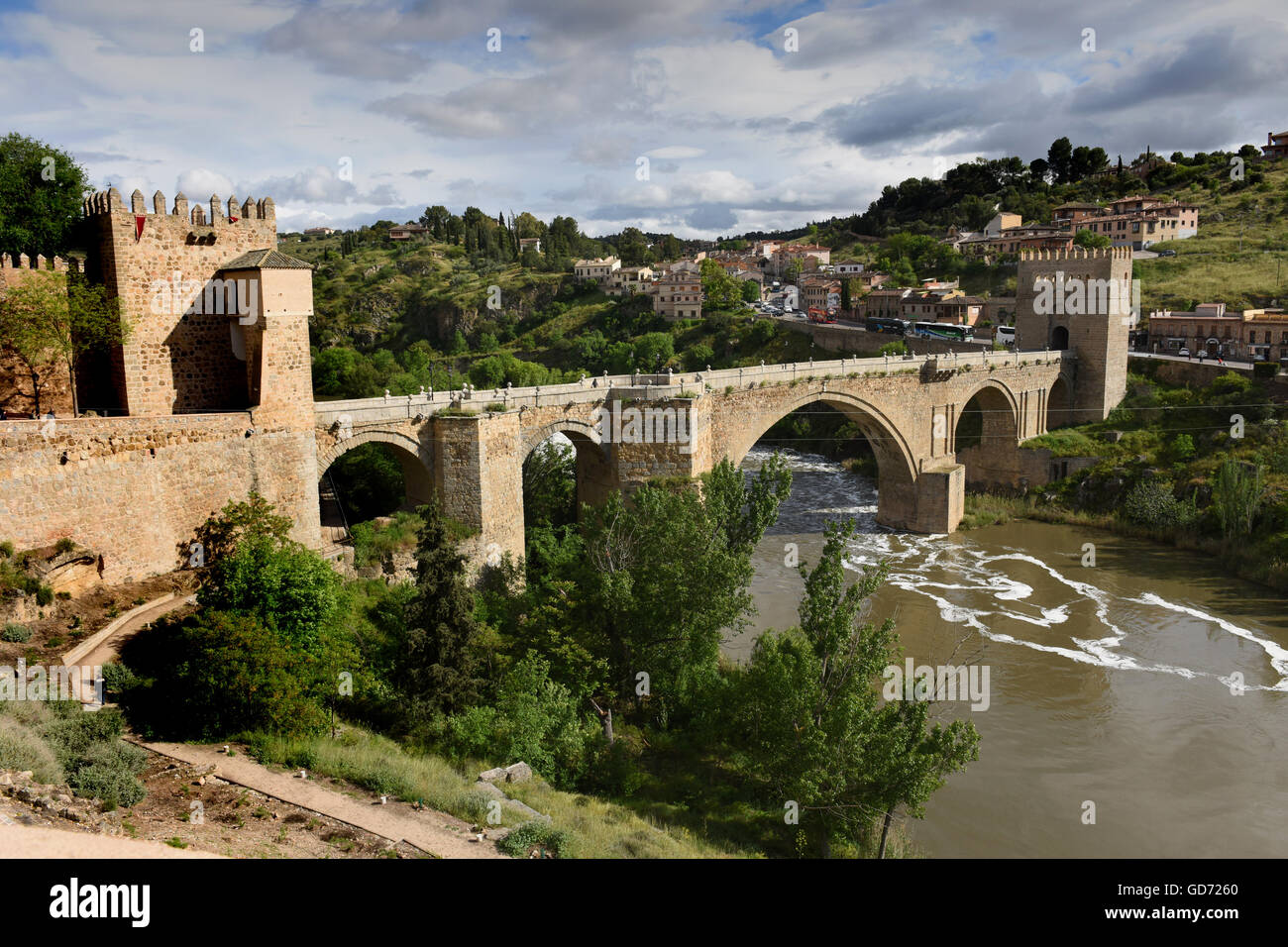 Toledo Spagna Puente de San Martin ponte sopra il fiume Tago, Rio Tajo, Foto Stock