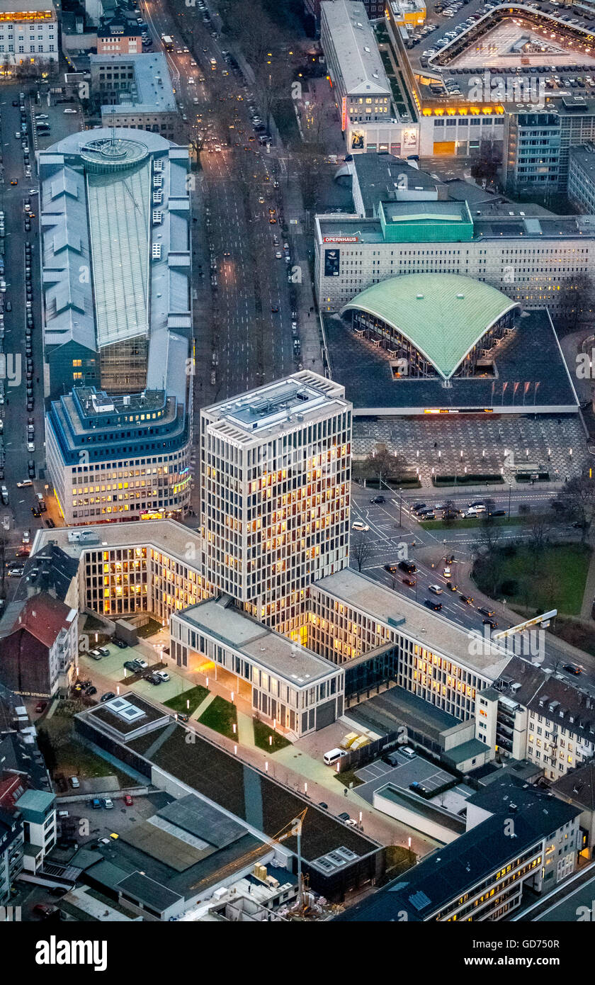 Vista aerea, assicurazione grattacielo alto muro Dortmund, Volkswohlbund assicurazione, Dortmund, la zona della Ruhr, Scena Notturna, Foto Stock