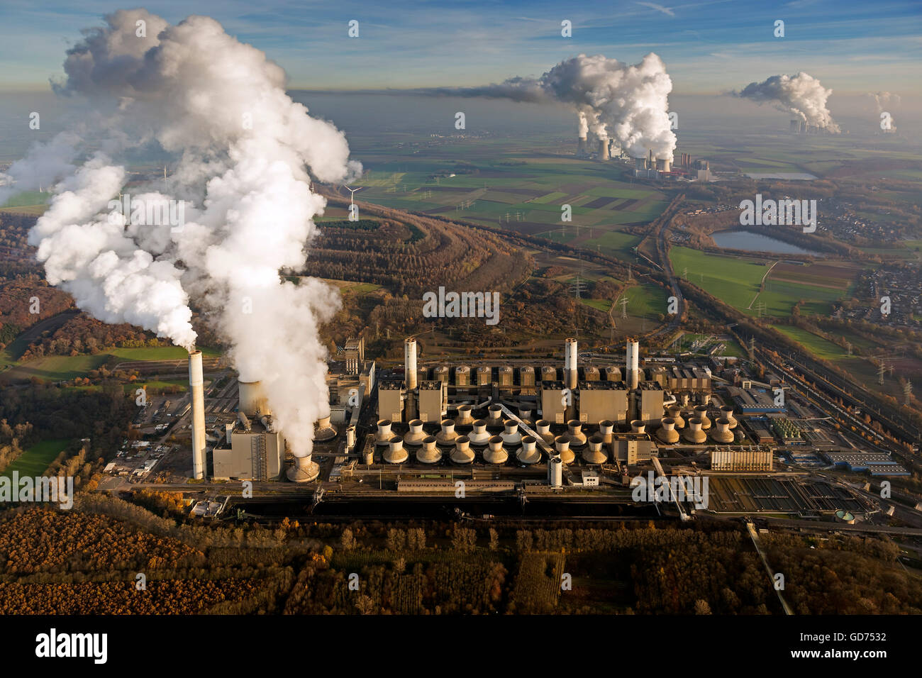 Vista aerea, lignite fired Power Plant, fumo, vapore, combustibili fossili e la produzione di energia, vista aerea di Grevenbroich, Basso Reno, Foto Stock