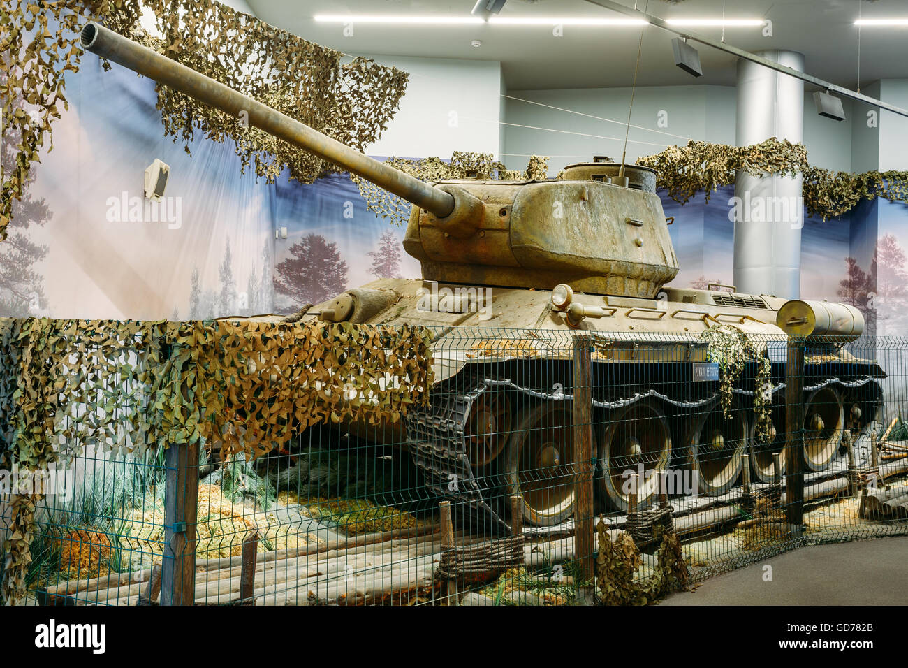 Minsk, Bielorussia - 20 dicembre 2015: un sovietico medium russa serbatoio T-34, Tedesco Panzer III e combattente sovietica I-16 in Bielorussia Foto Stock