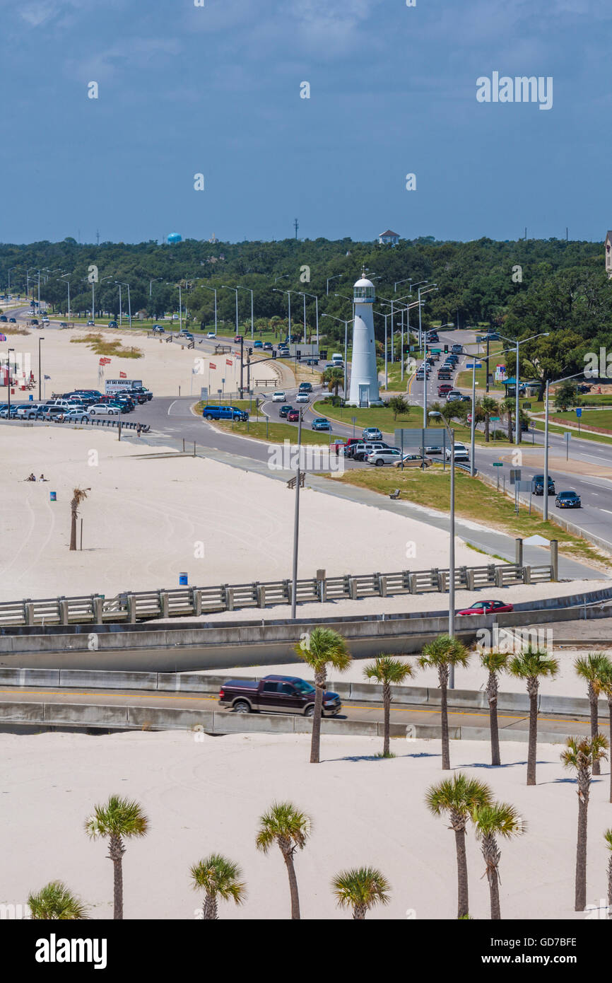 Biloxi Lighthouse in la mediana dell'Autostrada 90 presso la spiaggia di Biloxi Mississippi Foto Stock