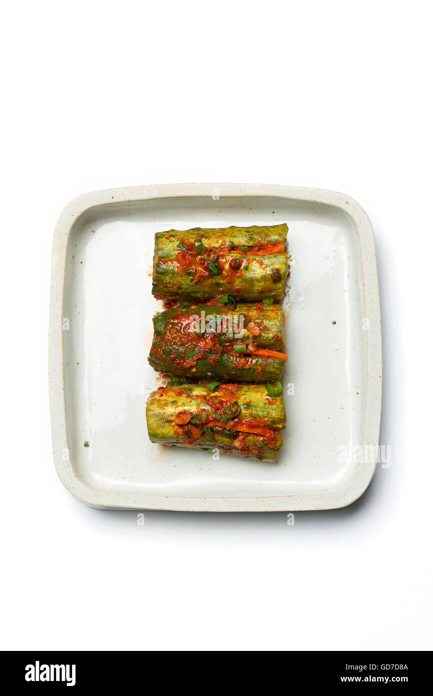 Coreano Tradizionale cibo - Kimchi (fermentati/cetriolo sottaceto, Cucina Asiatica) / isolato su bianco Foto Stock