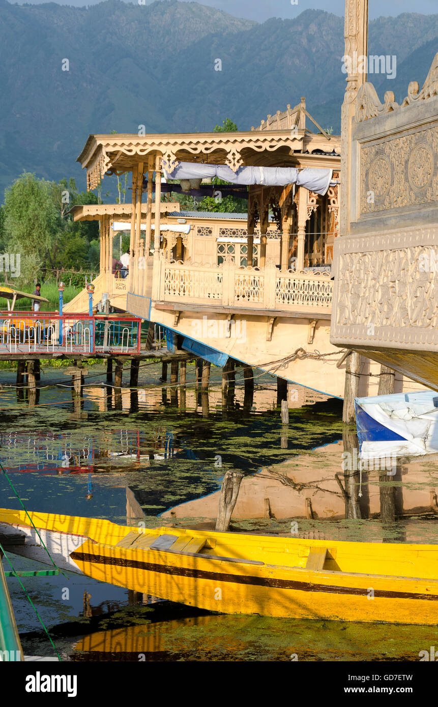 Houseboat su dal lago, Srinagar, Jammu e Kashmir India Foto Stock