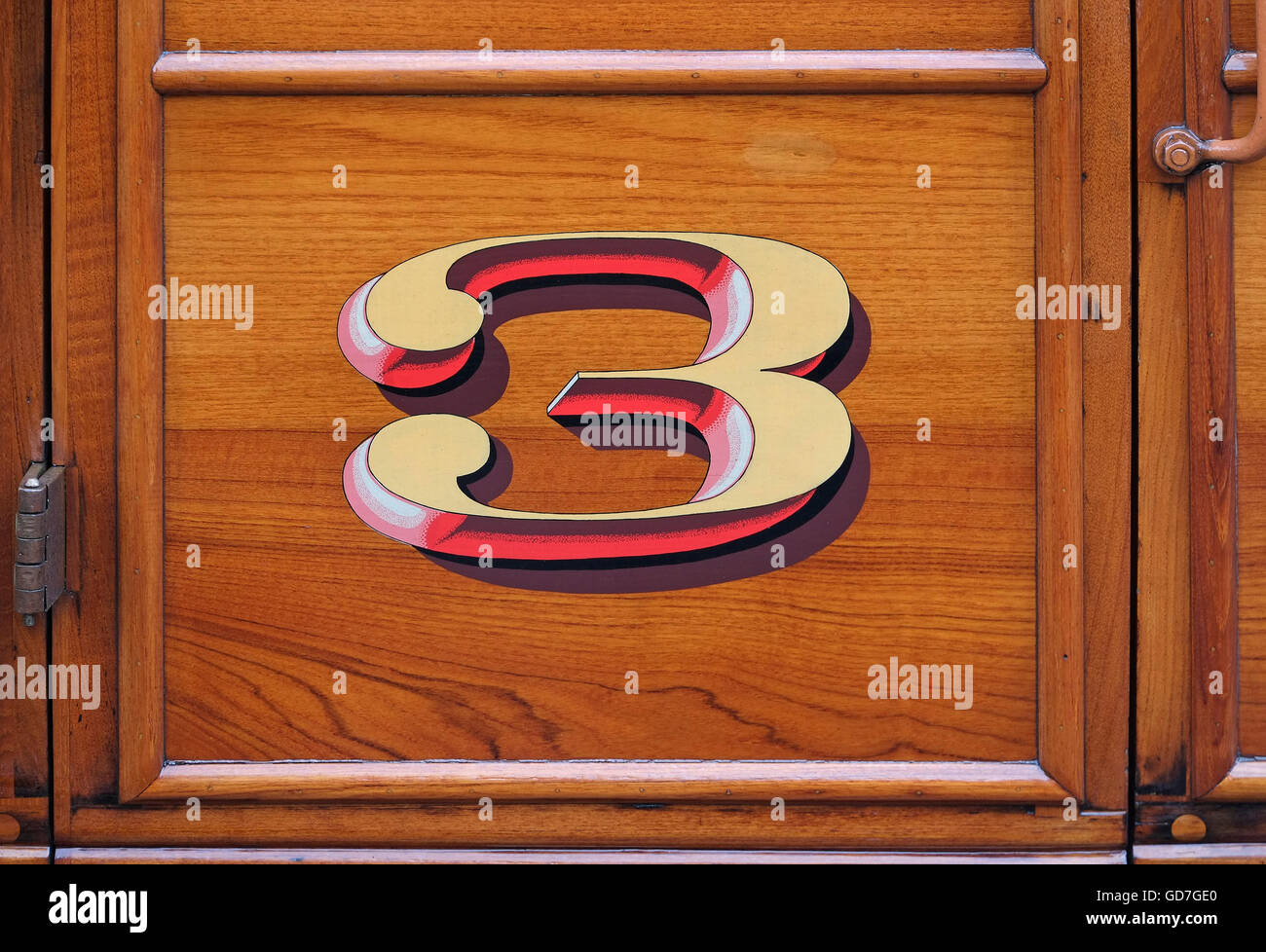 Numero 3 dipinto a mano su legno carrello ferroviario Foto Stock