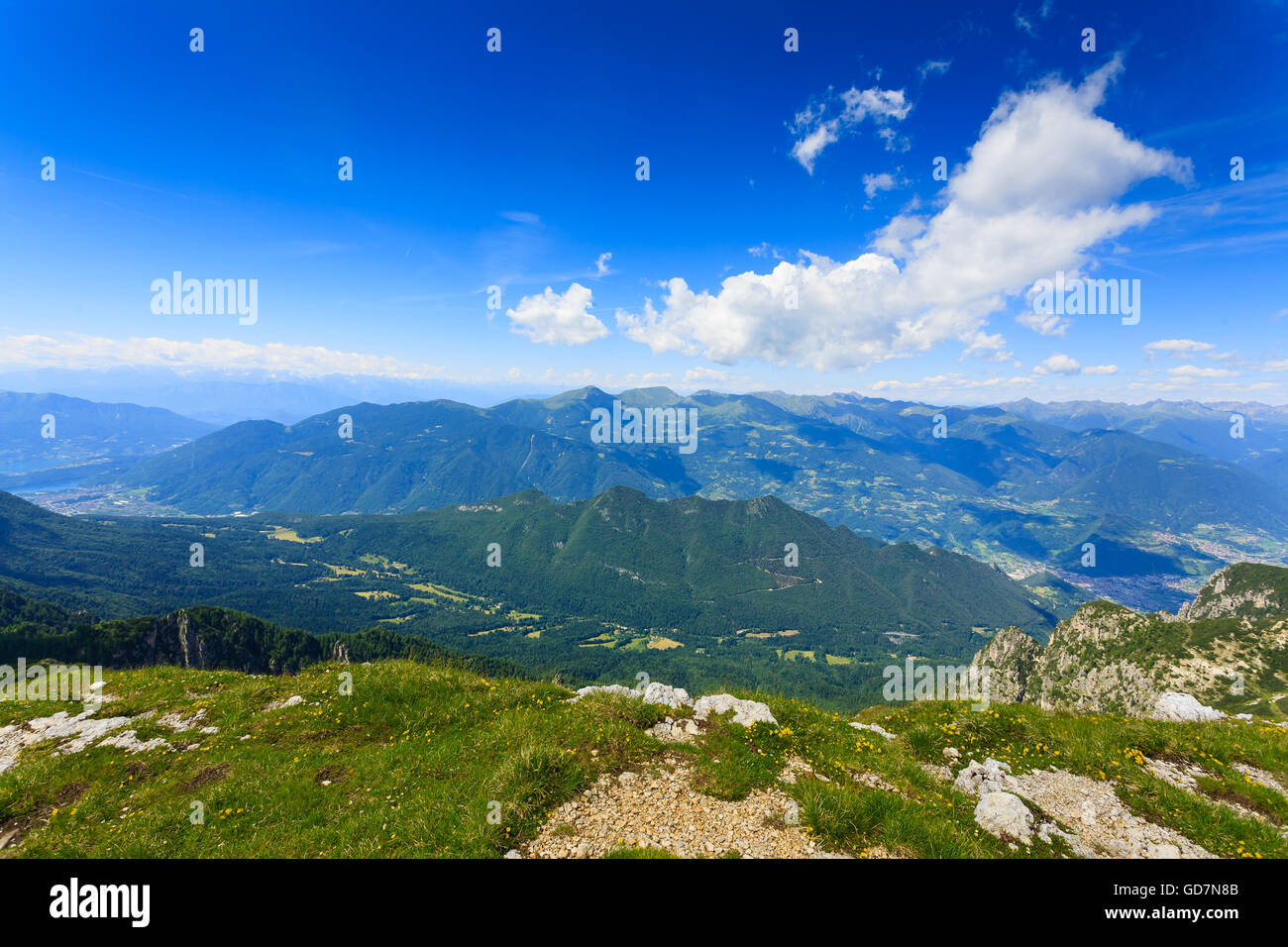 Panorama dalle Alpi italiane, la cima di una montagna, la Cima Larici Asiago Foto Stock