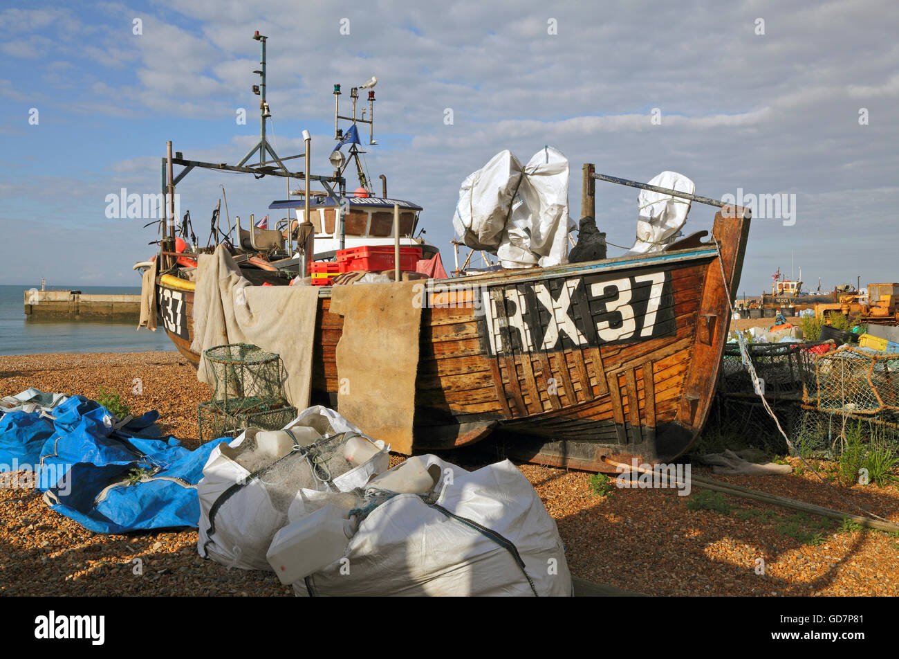 Barca da pesca su Hastings Stade di pescatori di spiaggia, East Sussex, England, Regno Unito, GB Foto Stock