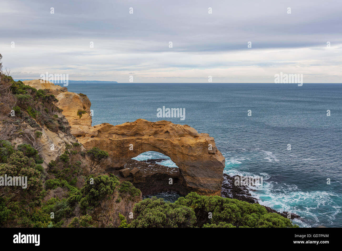 L'Arco - formazione di roccia lungo la Great Ocean Road, Victoria, Australia Foto Stock