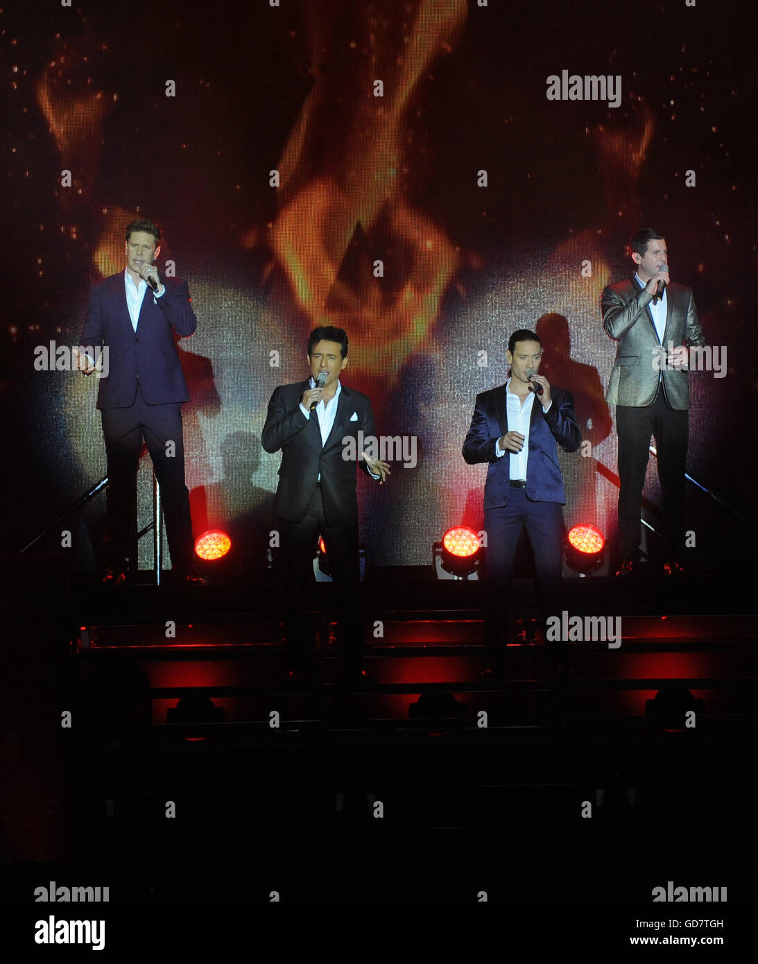 Multinazionale crossover classica gruppo vocale Il Divo esegue in O2 Arena di Praga, Repubblica ceca, 30 maggio 2016. (CTK foto/Veronika Simkova) Foto Stock
