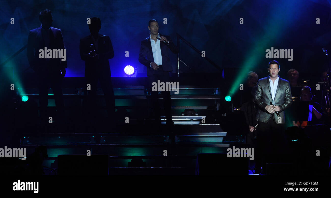 Multinazionale crossover classica gruppo vocale Il Divo esegue in O2 Arena di Praga, Repubblica ceca, 30 maggio 2016. (CTK foto/Veronika Simkova) Foto Stock
