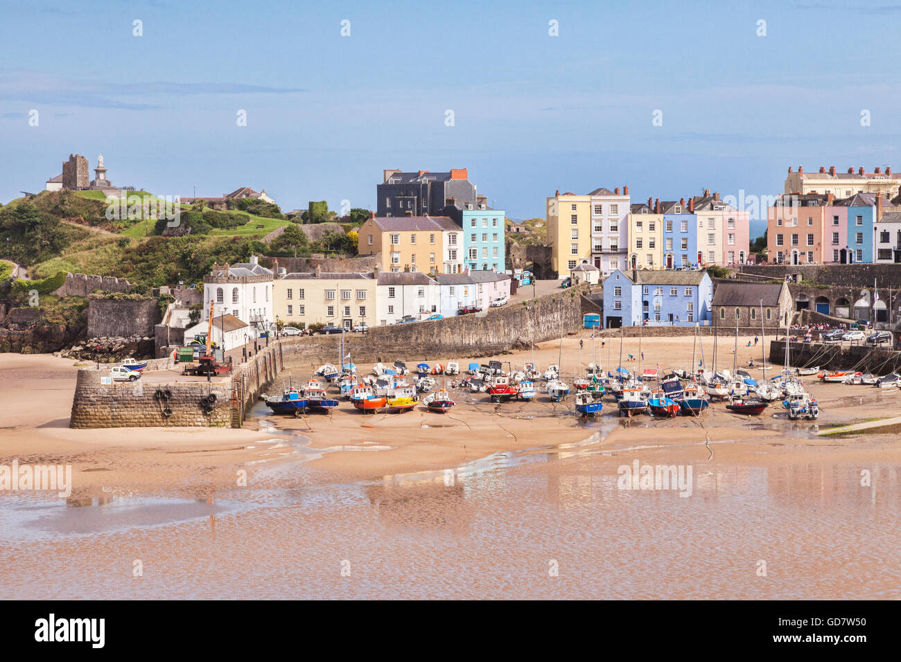 Harbour Beach, Tenby, con la bassa marea, Pembrokeshire, Wales, Regno Unito Foto Stock