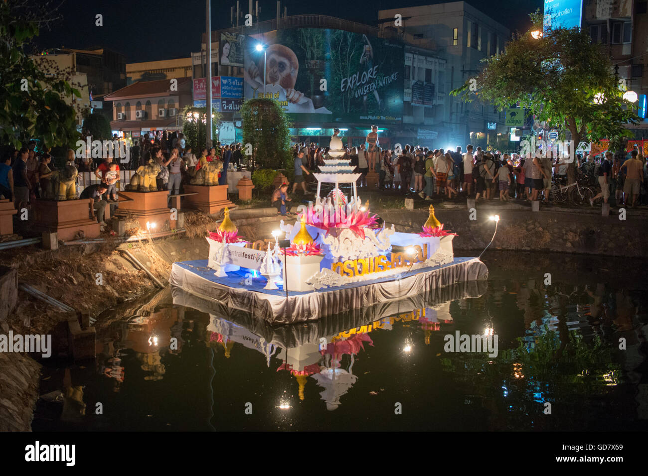 Lanterna di notte a la Loy Krathong Festival nella città di Chiang Mai nel nord della Thailandia in Thailandia in southeastasia. Foto Stock