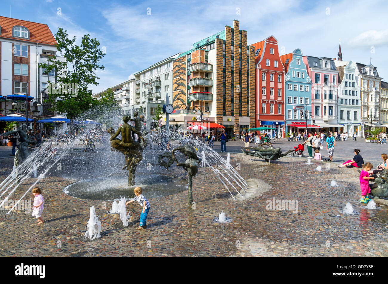 La gioia di vivere la fontana. Rostock, Germania Foto Stock