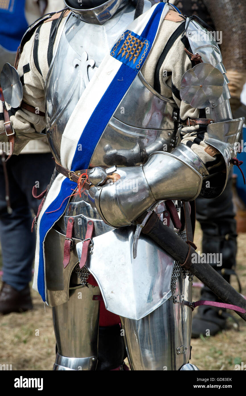 Lancastrian medievale cavaliere battaglia pronto a Tewkesbury festival medievale 2016, Gloucestershire, Inghilterra. Foto Stock