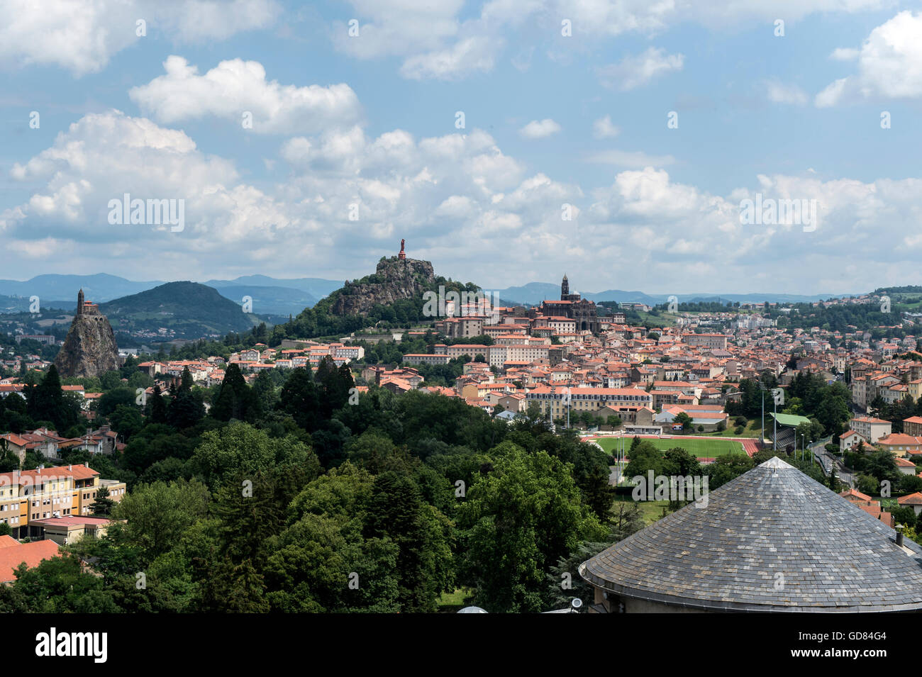 Europa, Francia, Haute Loire regione, Le Puy en Velay da San Giuseppe Santuario Foto Stock