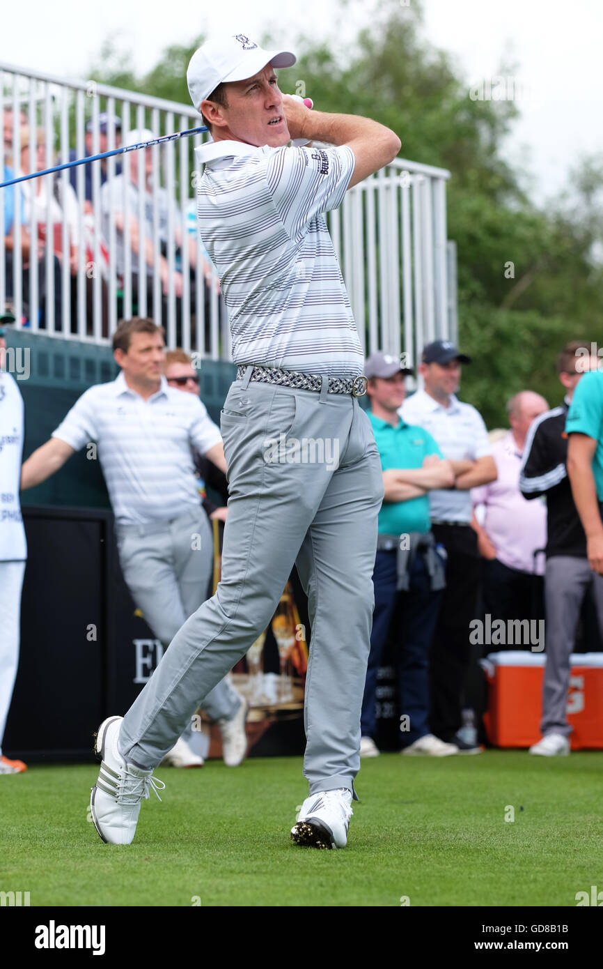 Anton du Beke ballerino professionista per giocare a golf durante la celebrità Cup al Celtic Manor golf in Galles nel luglio 2016 Foto Stock