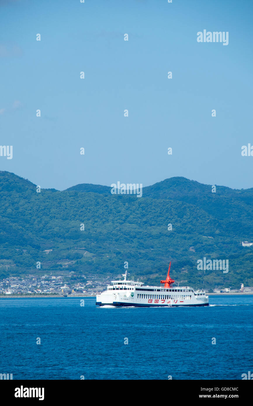 Linea di oliva traghetti che collega Takamatsu Sunport di Tonoshō su Shōdoshima. Foto Stock