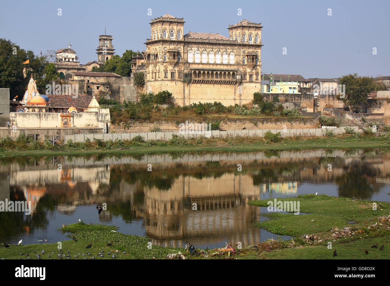 Riflessioni del Naulakha Palace in Gondal, Gujarat, India Foto Stock