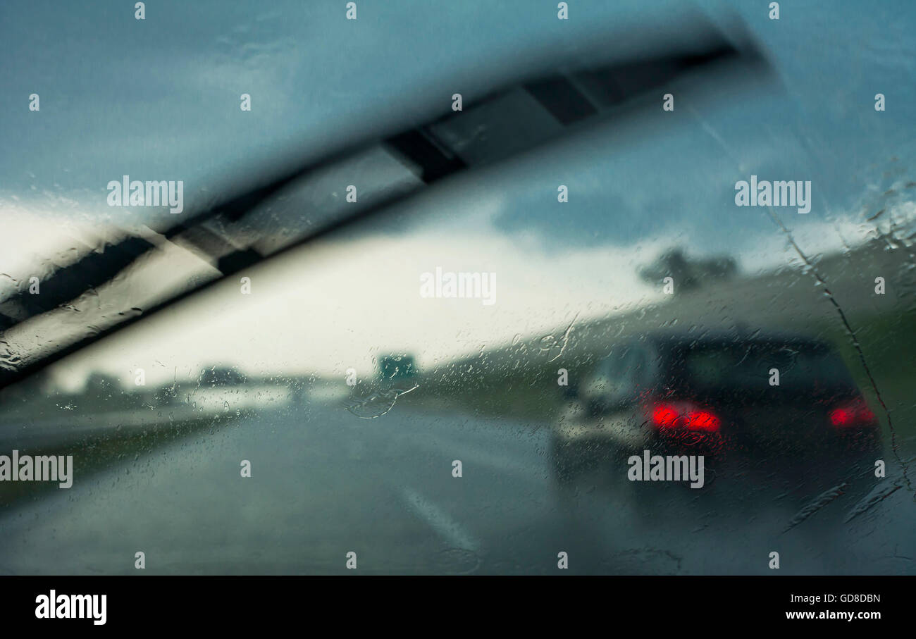 Alla guida di una vettura con assenza di visibilità. Foto Stock