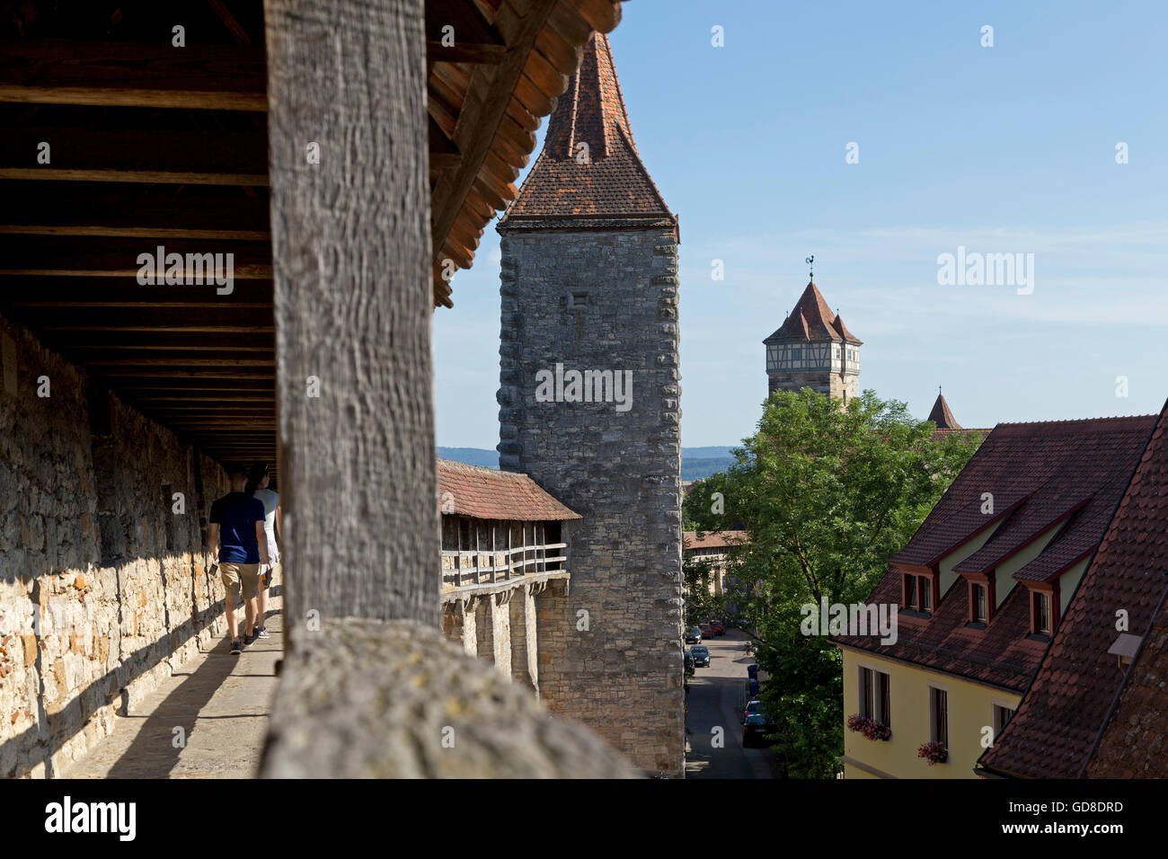 Parapetto a piedi, Roedertor, città vecchia, Rothenburg ob der Tauber, Franconia centrale, Baviera, Germania Foto Stock