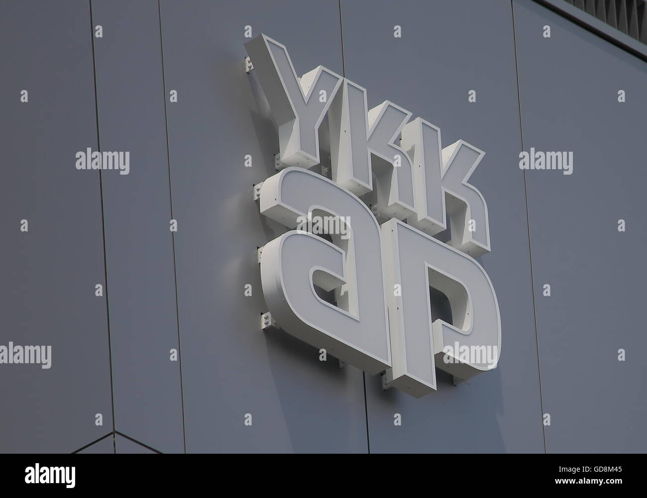 YKK ap. Società giapponese la fabbricazione di prodotti architettonici, una parte del gruppo YKK. Foto Stock
