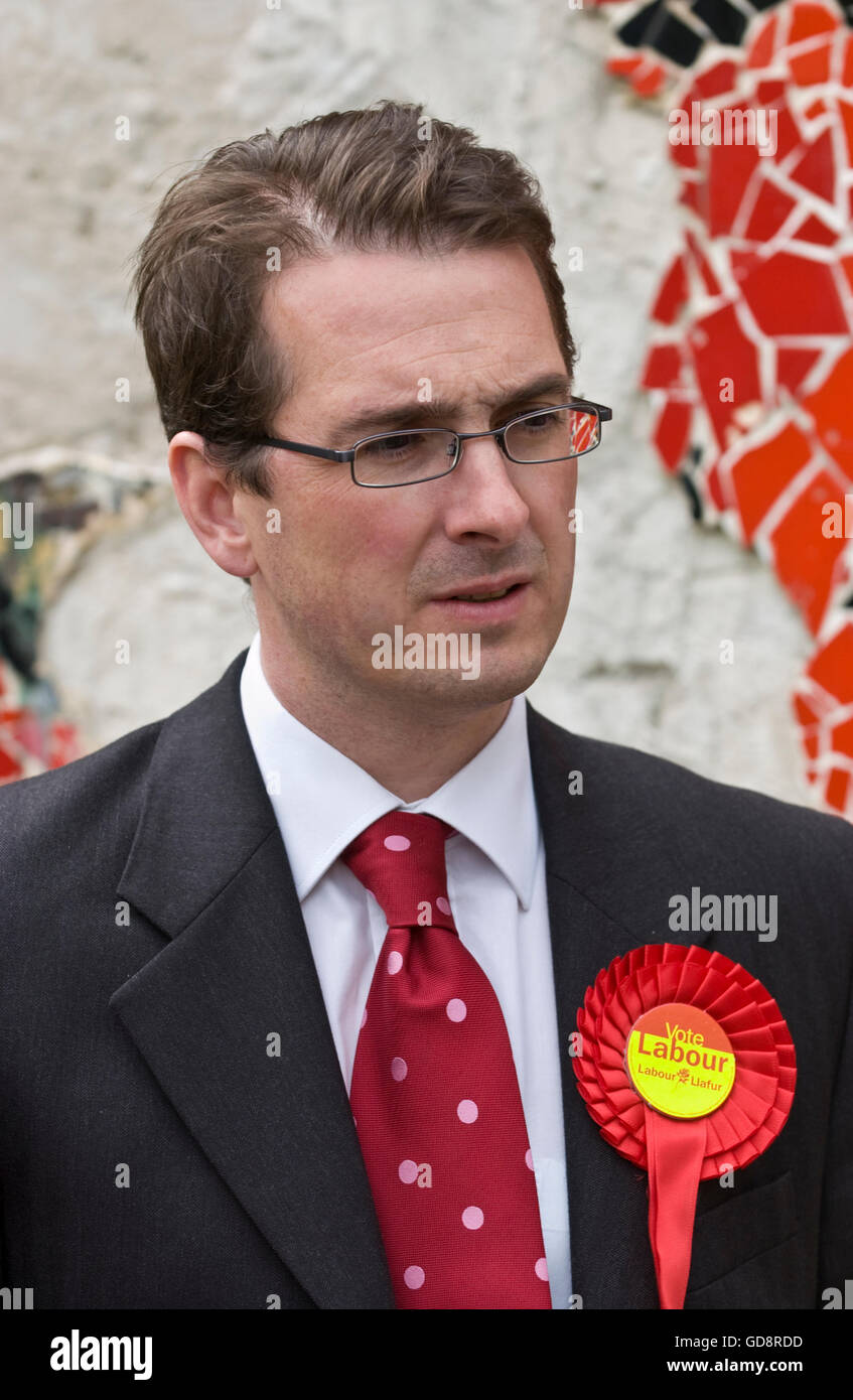 Owen Smith MP candidato per la leadership del partito laburista 2016. Egli è raffigurato mentre la campagna durante il 2006 Blaenau Gwent di elezione che ha perso il candidato indipendente dai Davies ©Jeff Morgan Foto Stock