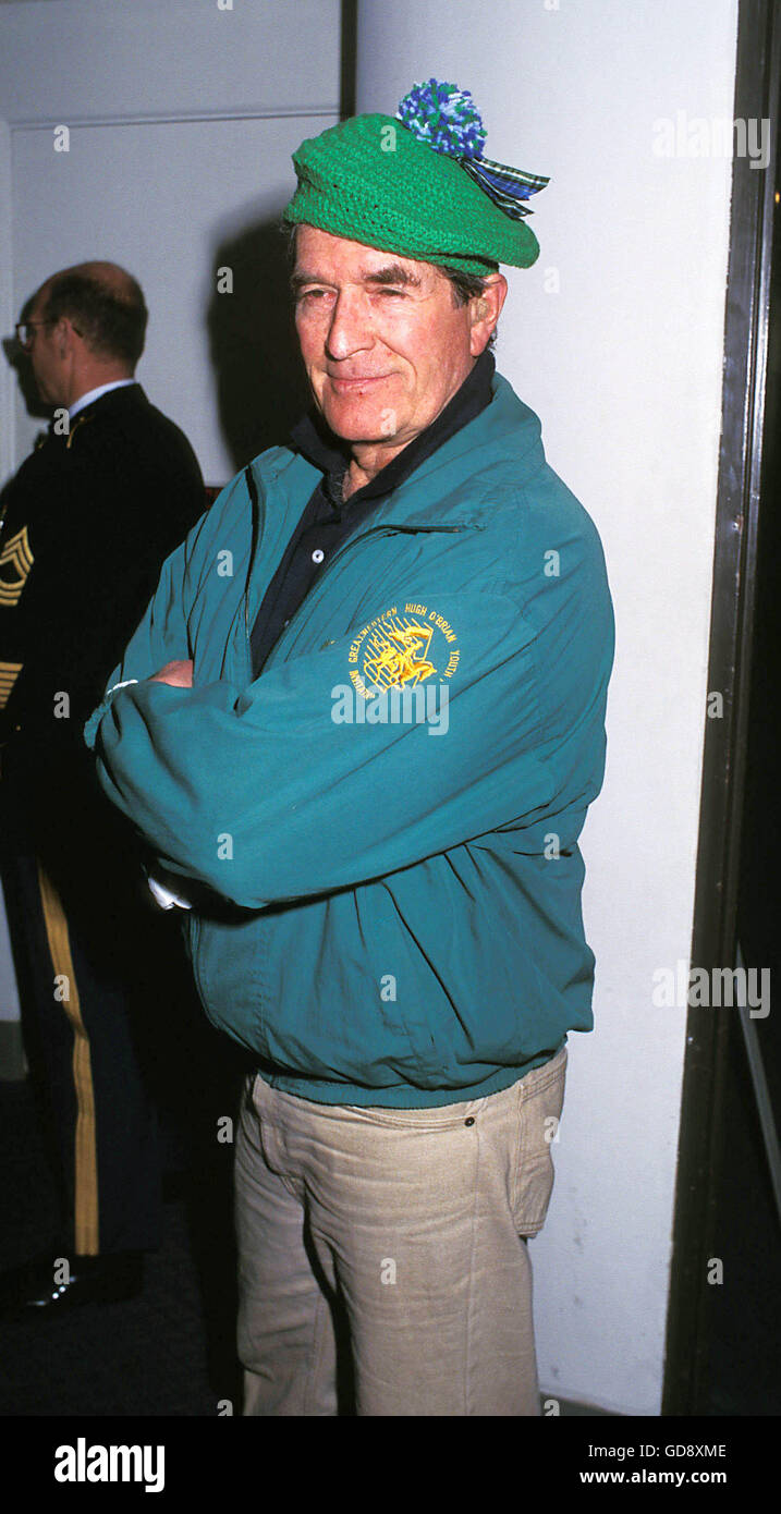 Luglio 21, 2005 - 10-26-1994.MARTHA RAYE IRISH WAKE FRATI CLUB.HUGH O'Brian e berretto verde. - 1994 © Roger Karnbad/ZUMA filo/Alamy Live News Foto Stock