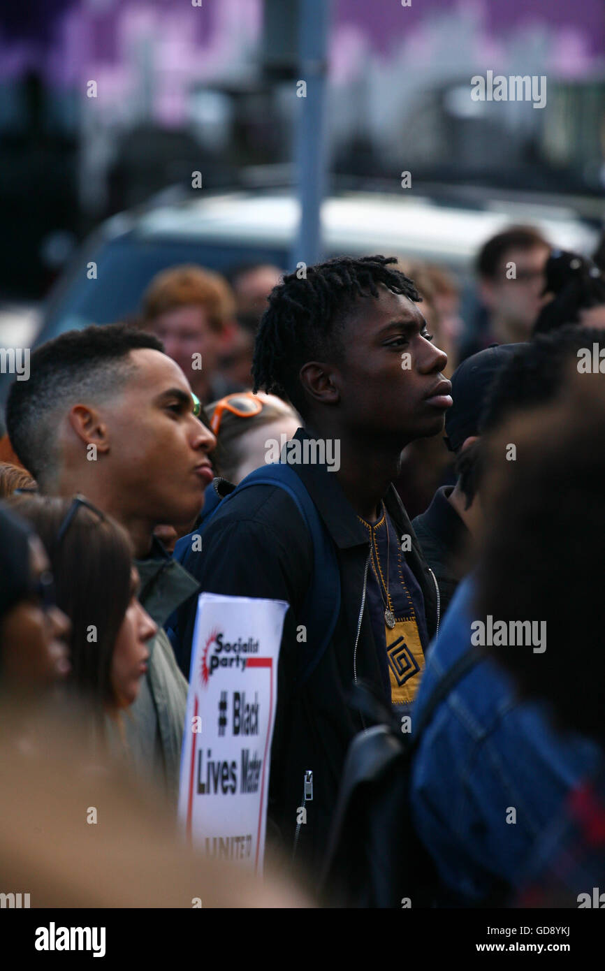 Cardiff, Regno Unito. 13 Luglio, 2016. BLM nero vive questione protestare, Cardiff, Regno Unito. © Christopher Tomlinson/Alamy Live News Foto Stock