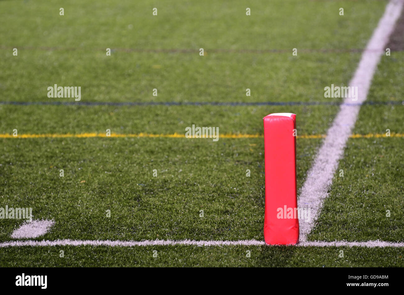 Pilone sulla linea di traguardo di American Campo di calcio Foto Stock