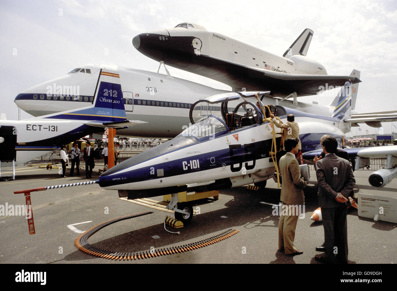 Lo Space Shuttle Enterprise piggybacked su un 747 jumbo jet. Enterprise, il primo Space Shuttle Orbiter Foto Stock