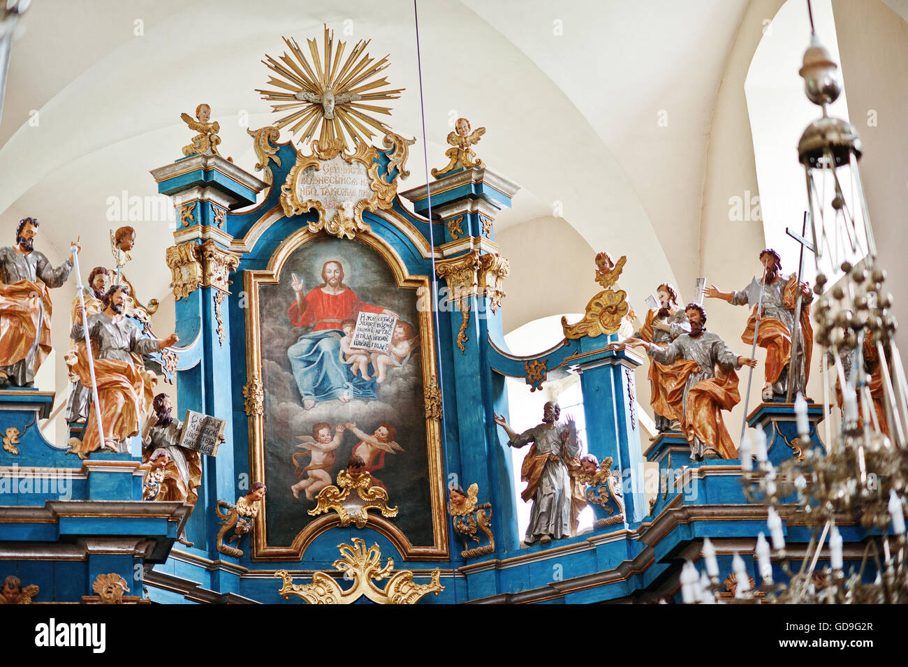 Icona di Gesù Cristo e la figura di angeli e di santi apostoli a iconostasi sulla chiesa Foto Stock
