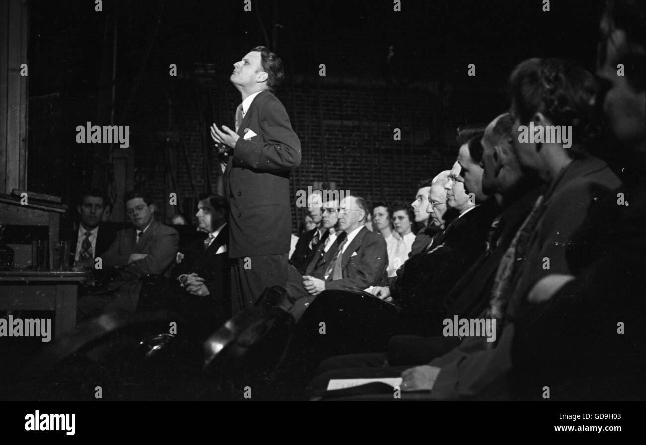 Billy Graham, Jr., parlando a una platea in una chiesa di Boston, 1950 Foto Stock