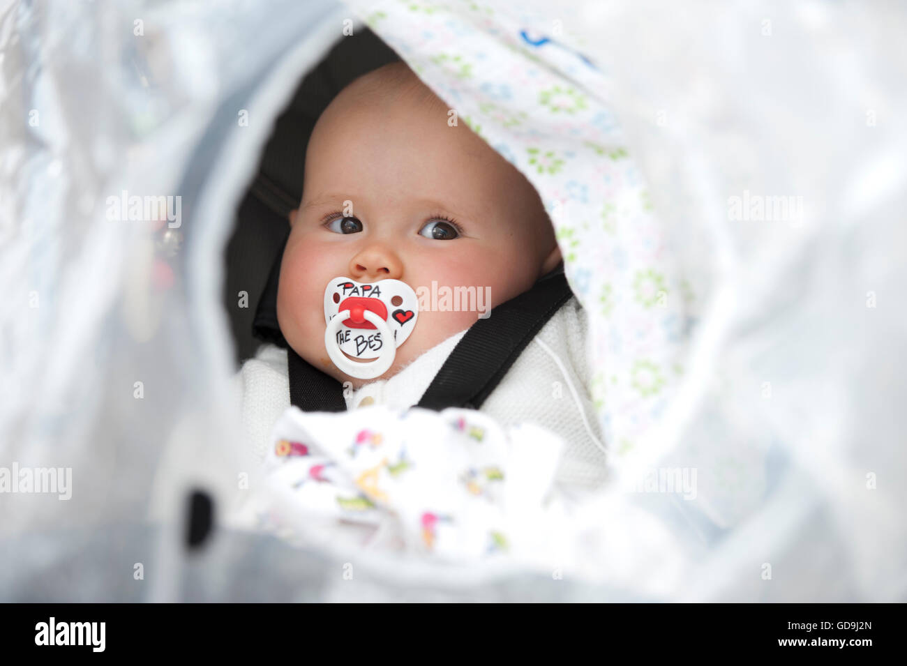 Bambino con il manichino Foto Stock