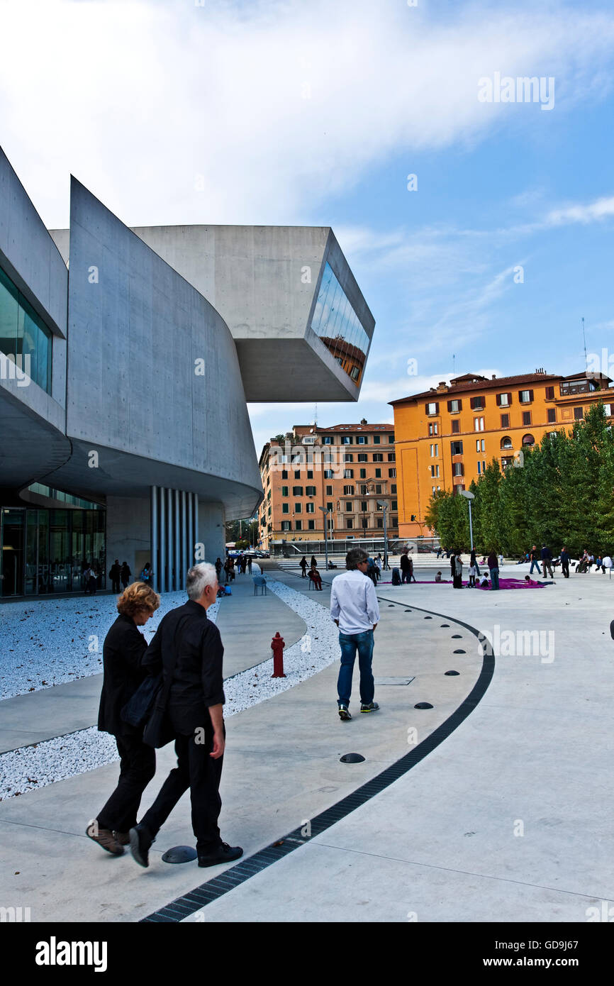 Il MAXXI Museo Nazionale del XXI secolo arti, progettato da Zaha Hadid, Roma, Lazio, l'Italia, Europa Foto Stock