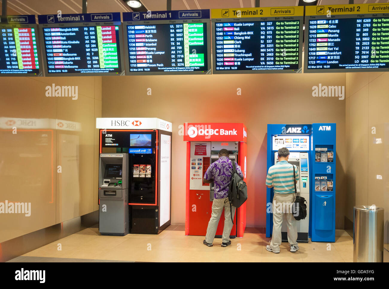 Le macchine di contanti nella Hall Arrivi dell'Aeroporto Changi di Singapore Changi,, Singapore Foto Stock