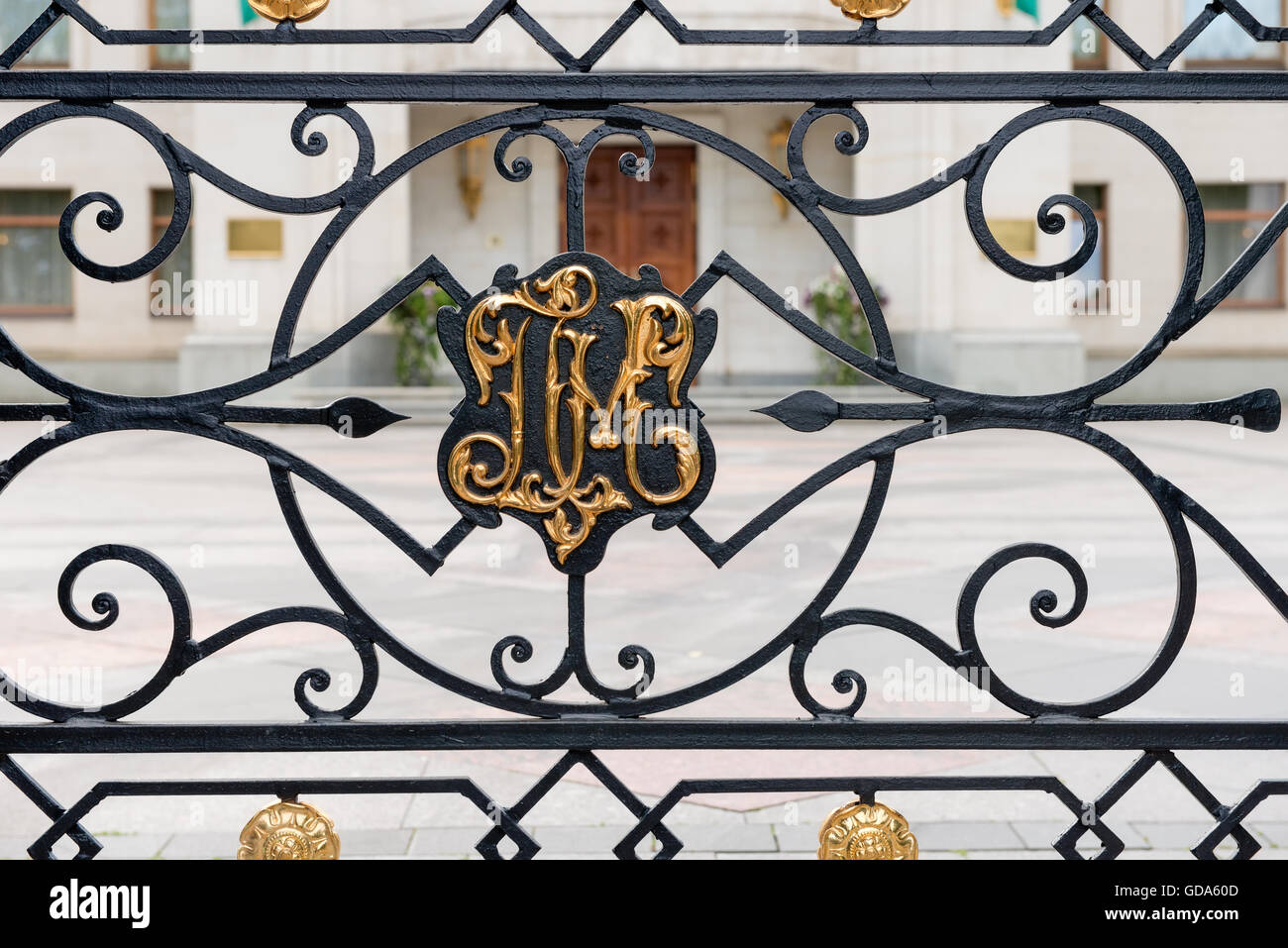 Monogramma patriarcale sul recinto del residence in San Daniele Monastero a Mosca Foto Stock