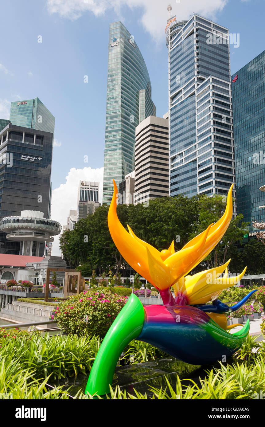 Gli edifici del CBD di Clifford Square mostra uccello del paradiso scultura, Marina Bay, zona centrale, isola di Singapore, Singapore Foto Stock